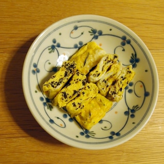 しそひじきとかつお節で味付け☆美味しい卵焼き